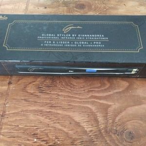 Aria hair straightener